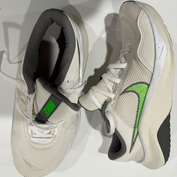 Nike Legend Essential 3 Running Crossfit Shoes - NEW - Size 6. - Picture 4 of 11